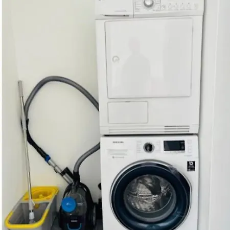 Large One Bedroom W Terrace&parking Apartment *