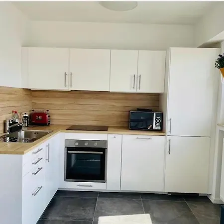 Large One Bedroom W Terrace&parking *